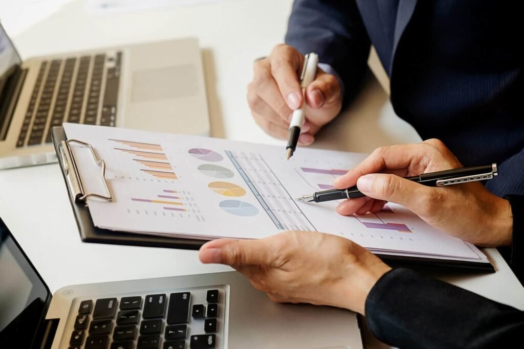 o que é auditoria interna pessoas de uma empresa fazem contas